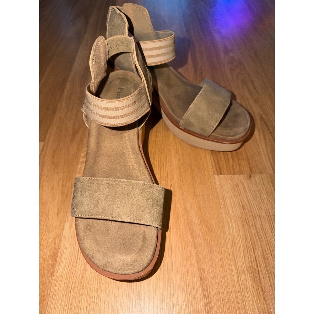 Pierre Dumas Clue-3 Womens Tan Taupe Faux Suede Platform Block Heel Sandals 9